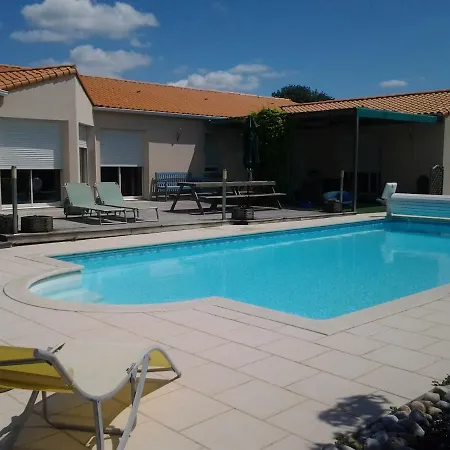 Bed & Breakfast La Des Amis Parthenay
